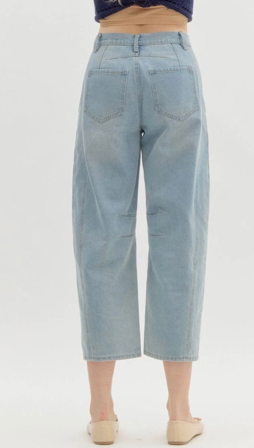 Light Wash Barrel Jeans Entro