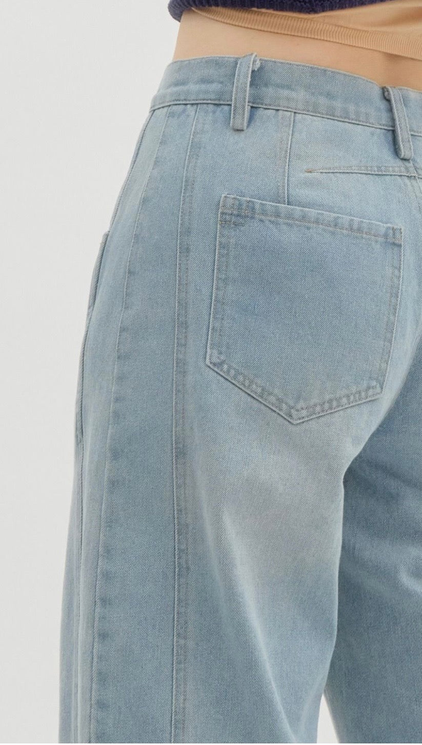 Light Wash Barrel Jeans Entro